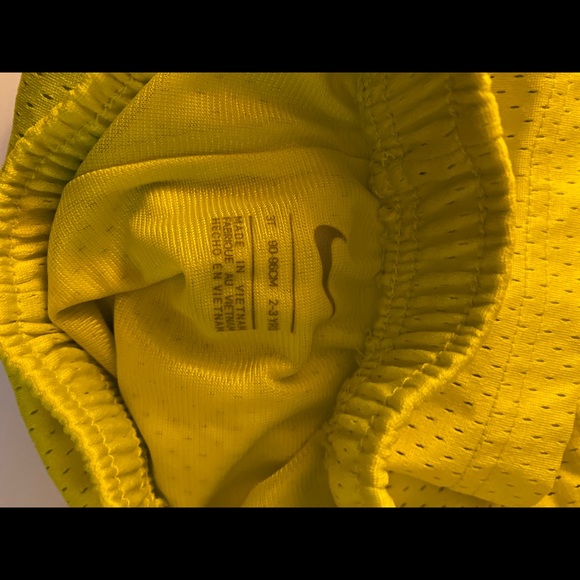 Boys Nike yellow/chartreuse - Picture 3 of 3